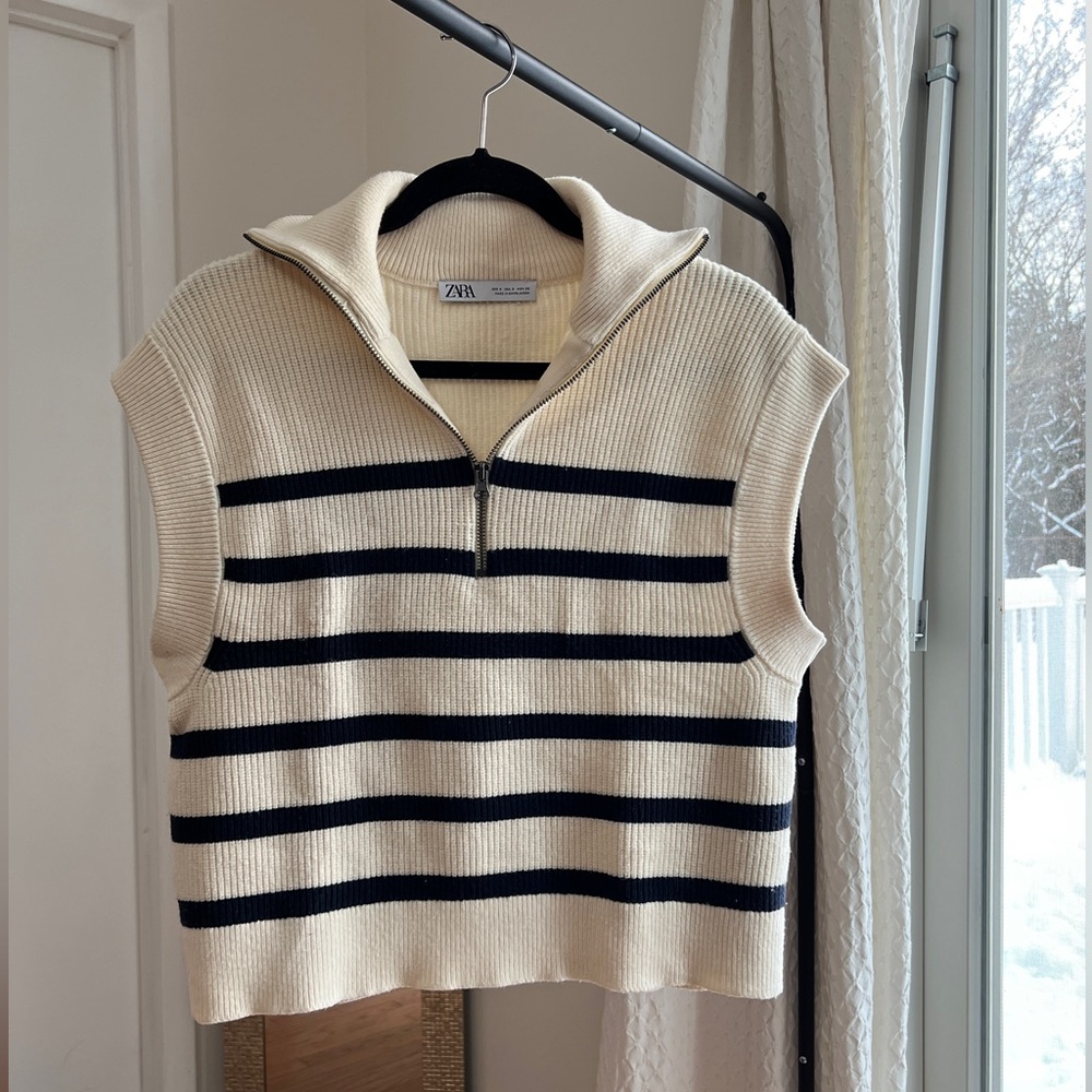 Stripped no sleeves vest